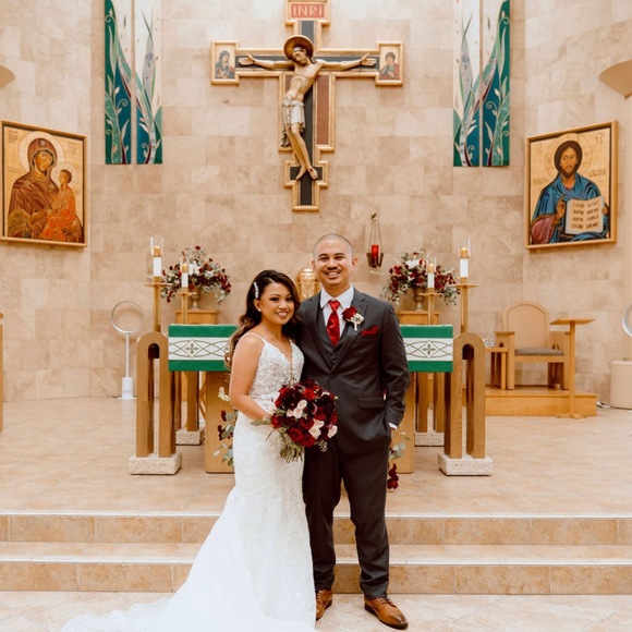 Hi! I’m Lynor and Welcome to my Closet! - Picture 3 of 8